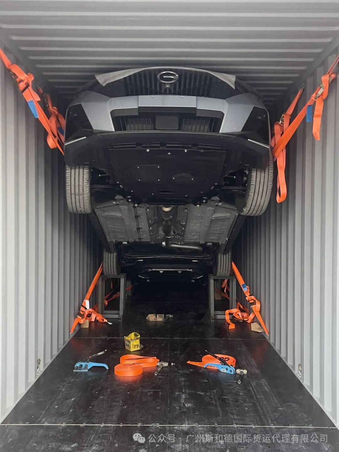 Safe vehicle drive-on loading operations into an enclosed Ro-Ro vessel